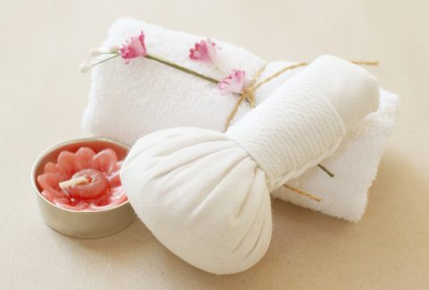 Kräuterstempel-Massage